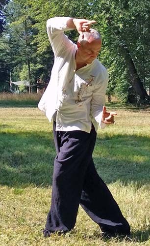 Qigong Lehrer Jörg Weyand aus Dresden - Großer Garten - Outdoor Übung Spiel der fünf Tiere Qigong Lehrer Jörg Weyand aus Dresden Kurs Übung Spiel der fünf Tiere